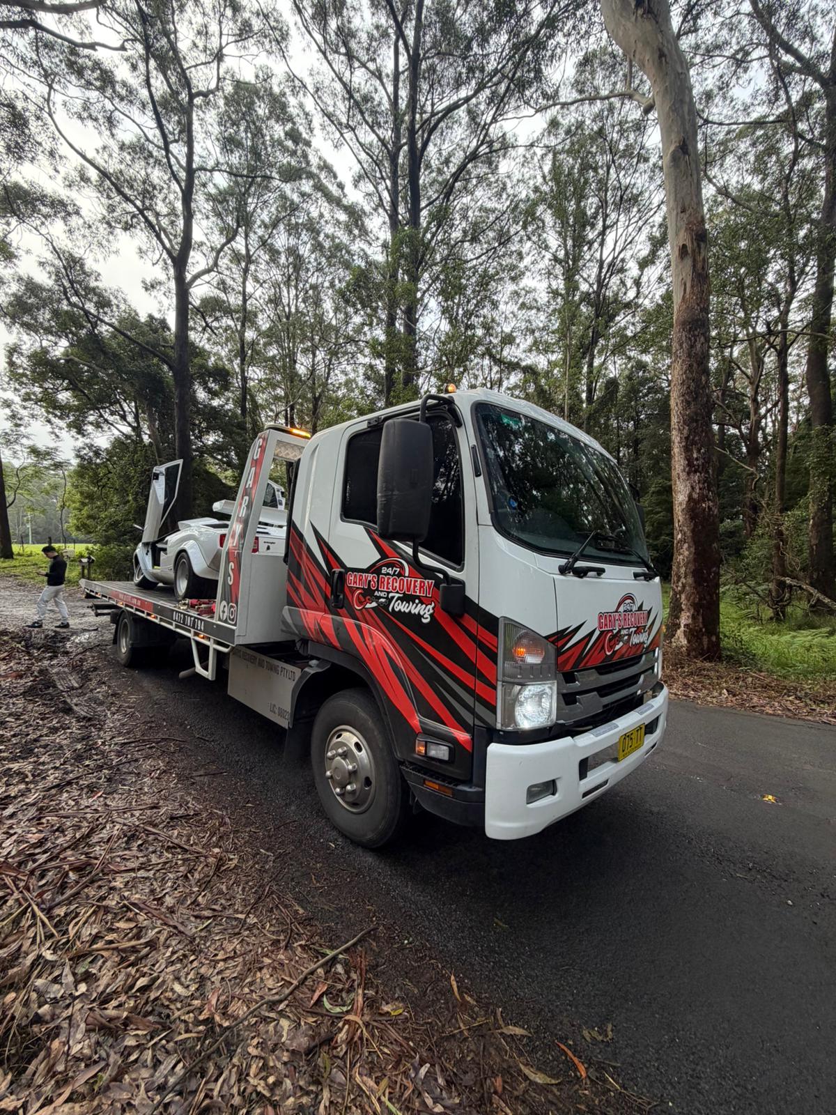 Gary's Recovery & Towing in action